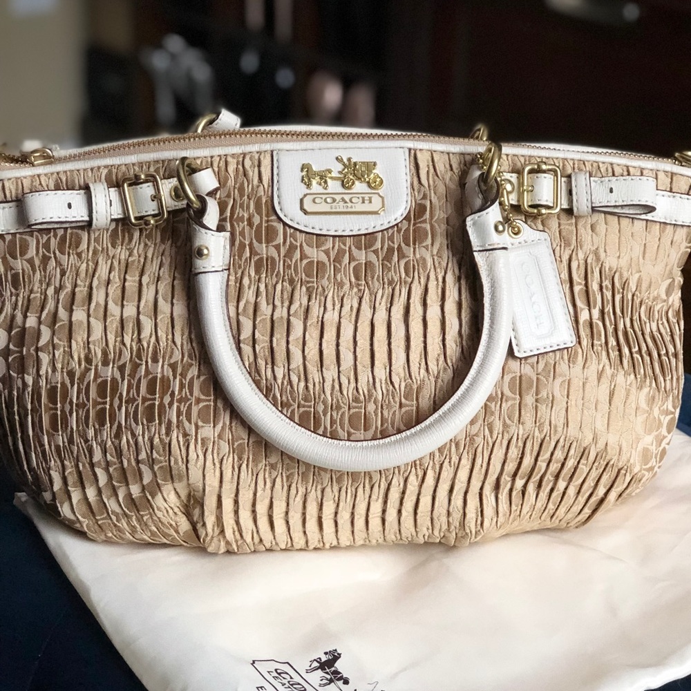 💥offers💥Authentic Coach Handbag rare - Picture 4 of 8
